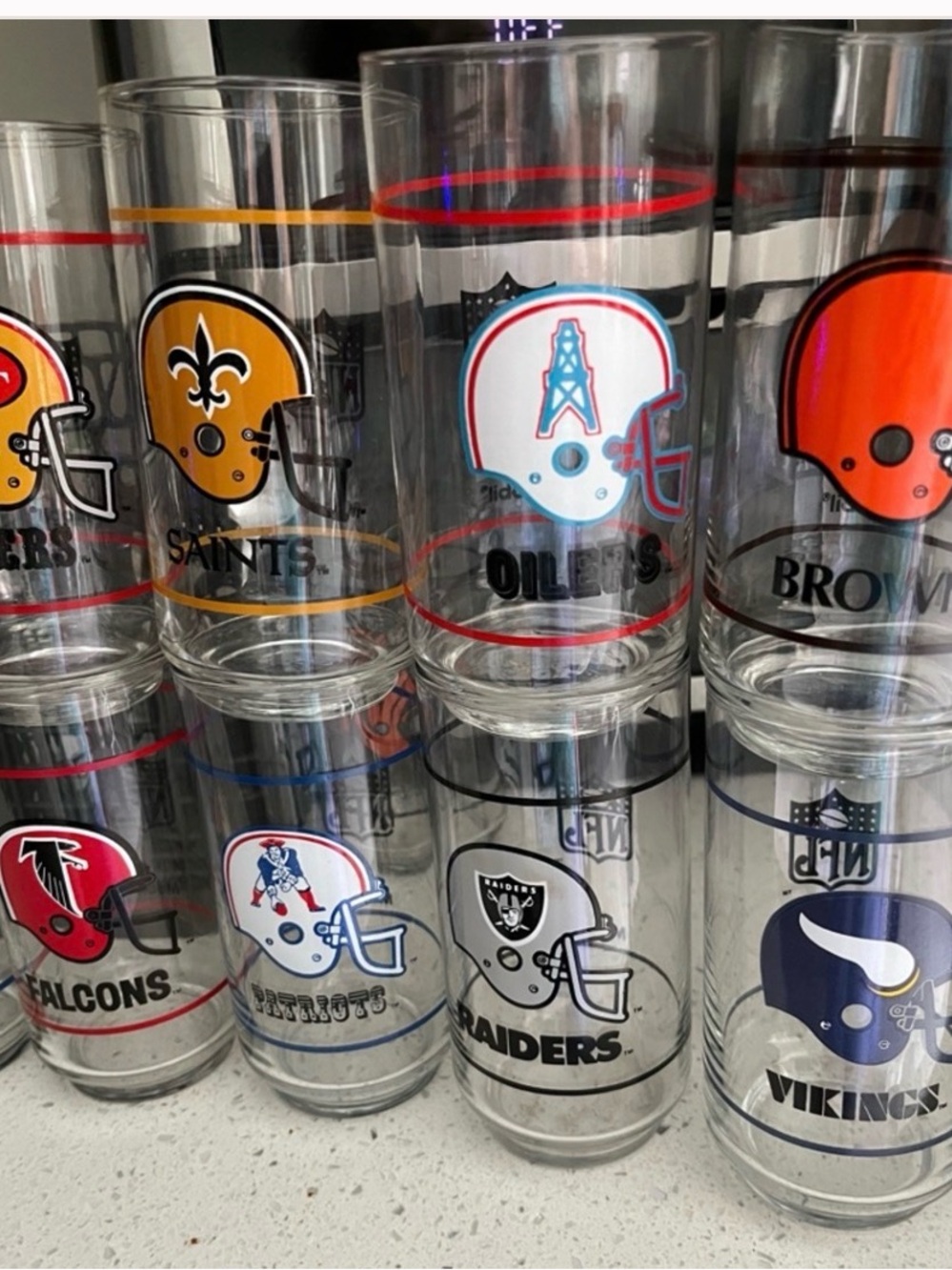 RARE Football NFL Team Glasses Assorted Pictures Team Helmets New